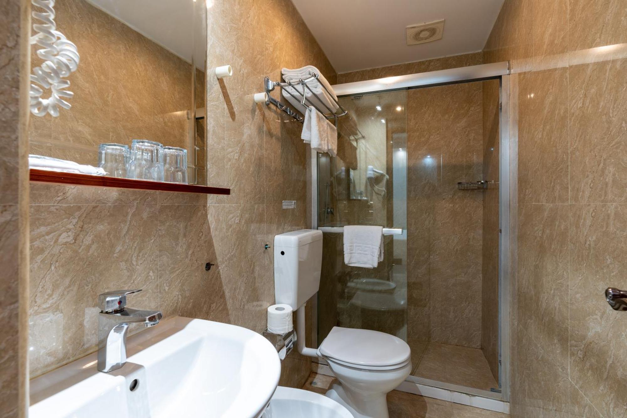 Leone D'oro - Close To Piazza Vittorio Gasthof
